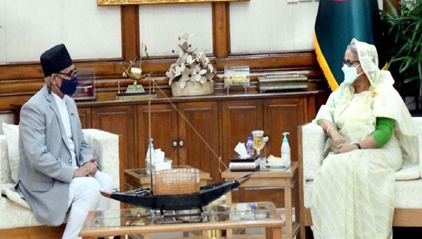 প্রধানমন্ত্রী শেখ হাসিনার সঙ্গে সৌজন্য সাক্ষাত করেছেন নেপালের রাষ্ট্রদূত বংশীধর মিশ্রা। ছবি-পিআইডির