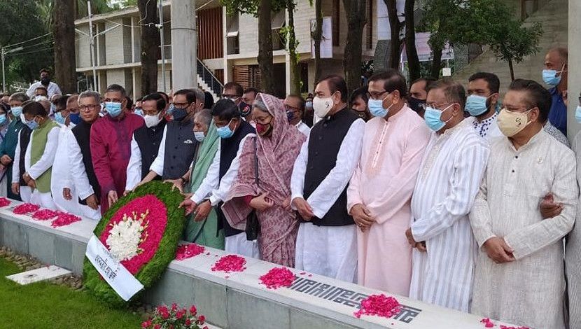 জাতির পিতা বঙ্গবন্ধু শেখ মুজিবুর রহমানের কনিষ্ঠ পুত্র শহীদ শেখ রাসেলের ৫৮তম জন্মদিন উপলক্ষে বনানী কবরস্থানে বাংলাদেশ আওয়ামী লীগের শ্রদ্ধাঞ্জলি নিবেদন। ছবি: সংগৃহীত