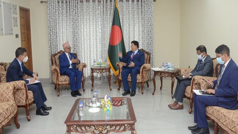 পররাষ্ট্রমন্ত্রী ড. এ কে আব্দুল মোমেনের সঙ্গে নেপালের রাষ্ট্রদূত ড. বংশীধর মিশ্রর সাক্ষাৎ। ছবি: পররাষ্ট্র মন্ত্রণালয়