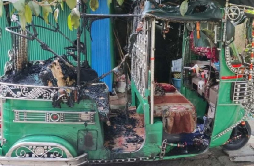বোনকে বিয়ে করতে না পেরে ভাইয়ের সিএনজিতে আগুন