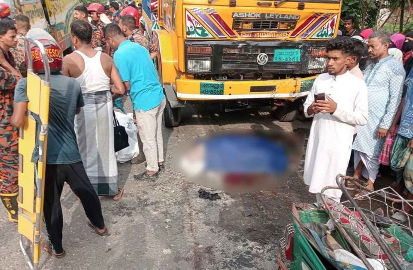 নোয়াখালীতে ট্রাক চাপায় নিহত ৬