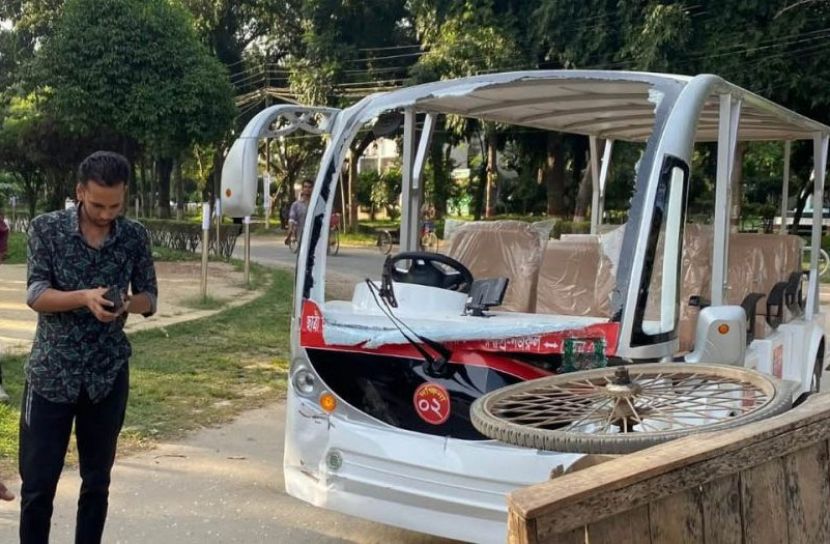 ইসলামী বিশ্ববিদ্যালয়ের সড়কে দুর্ঘটনা, আহত এক