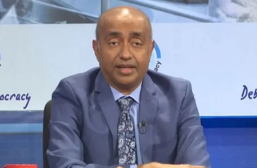 অ্যাটর্নি জেনারেল পদত্যাগ করে নির্বাচন করার ঘোষণা দিলেন 