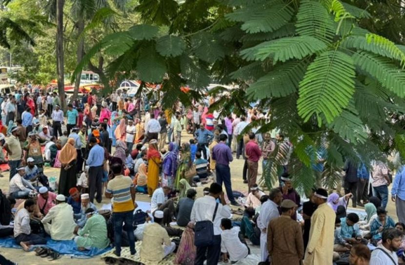 ১০ম গ্রেড বেতন ও পদোন্নতির দাবিতে প্রাথমিক শিক্ষকরা আন্দোলনে