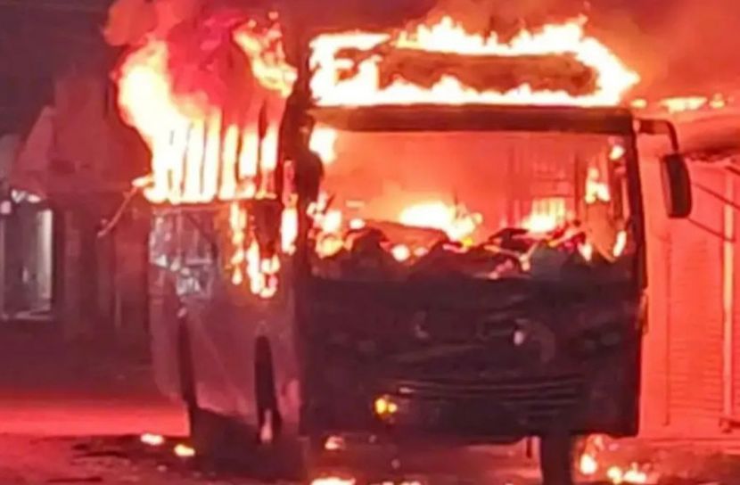 ময়মনসিংহে বাসে দুর্বৃত্তদের দেওয়া আগুনে, ঘুমন্ত চালক পুড়ে অঙ্গার