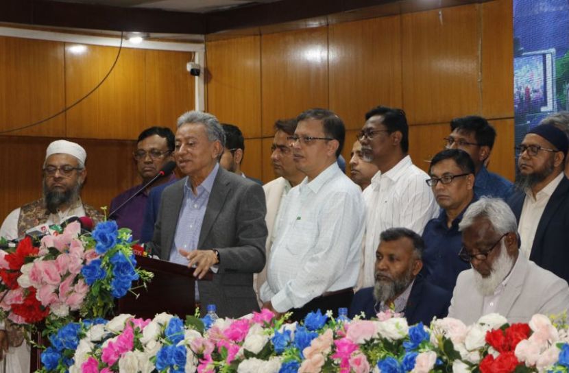 ডাক্তারদের বেতন ‘অযৌক্তিক’: আমীর খসরু আন্ডার এমপ্লয়মেন্টের সংকট তুলে ধরলেন