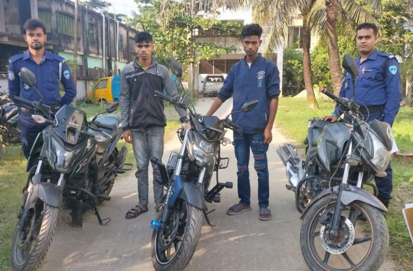 নোয়াখালীতে ৫টি চোরাই মোটরসাইকেল উদ্ধার, গ্রেপ্তার–৪