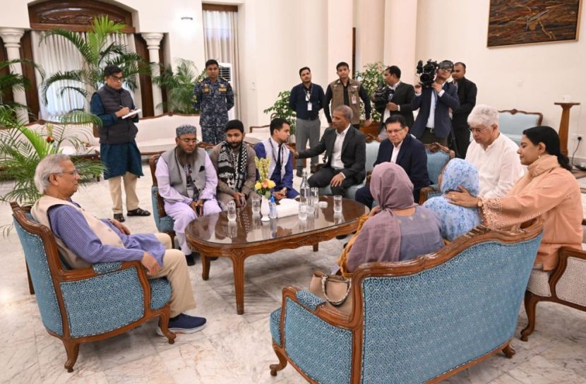 হাদির পরিবারের সঙ্গে প্রধান উপদেষ্টার সাক্ষাৎ