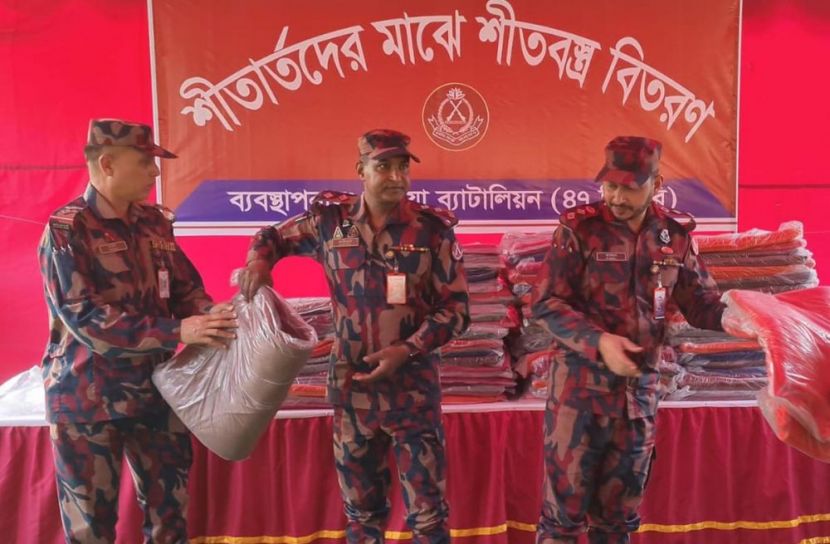 কুষ্টিয়ায় শীতার্তদের মাঝে বিজিবির শীতবস্ত্র বিতরণ
