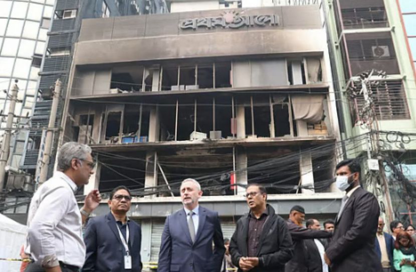 প্রথম আলো ও ডেইলি স্টারে হামলা গণতন্ত্রের জন্য ভয়াবহ মুহূর্ত 