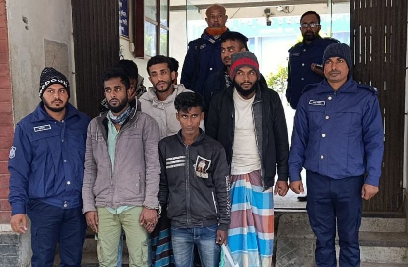 বোয়ালমারীতে ৭ মাদক কারবারি গ্রেপ্তার