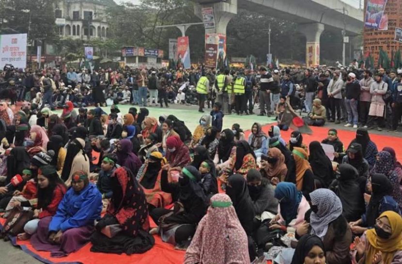 চতুর্থ দিনের মতো হাদি হত্যার বিচারের দাবিতে  শাহবাগ অবরোধ