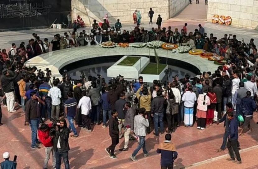 জিয়া উদ্যানের প্রবেশমুখ খুলে দেওয়া হয়েছে, কবর জিয়ারতে সর্বস্তরের মানুষ