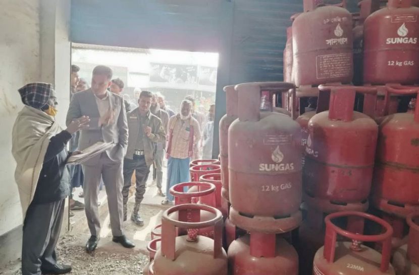 গ্যাস সিলিন্ডার মজুদ করায় ডিলারকে ৫০ হাজার টাকা জরিমানা