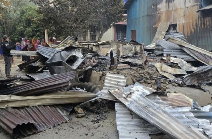 আধিপত্য বিস্তারকে কেন্দ্র করে দুপক্ষের মাঝে সংঘর্ষ, ১৩টি ঘরে অগ্নিসংযোগ ও লুটপাট