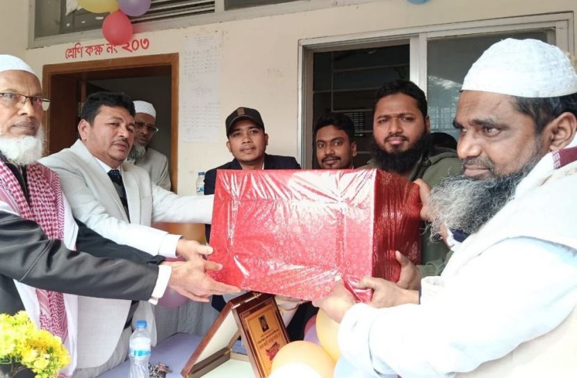 মাদারীপুর জেলায় শ্রেষ্ঠ অধ্যক্ষ নির্বাচিত হওয়ায় কাজী ওবায়দুর রহমানকে সংবর্ধনা