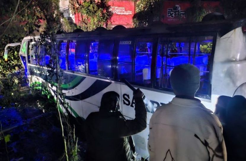 মাদারীপুরে সড়ক দুর্ঘটনায় ৫ জন নিহত, আহত ১৫