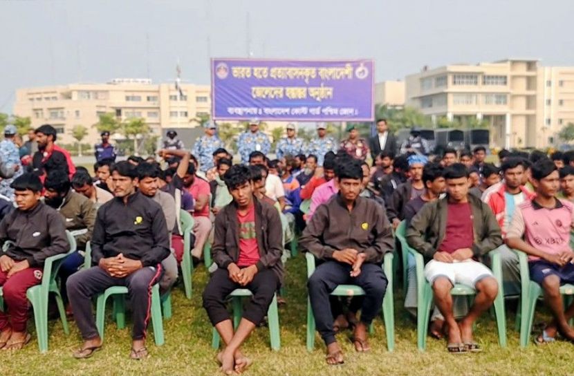 বাংলাদেশ-ভারত কোস্ট গার্ডের তত্ত্বাবধানে মুক্ত ১৫১ জেলে  