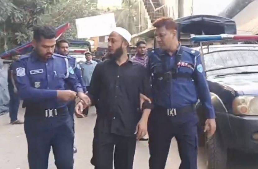 লক্ষ্মীপুরে জাল ভোটের ৬ সীলসহ ব্যবসায়ী আটক