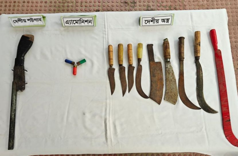 গজারিয়াতে সেনাবাহিনীর অভিযানে শর্টগানসহ গ্রেপ্তার এক, দেশীয় অস্ত্র উদ্ধার 