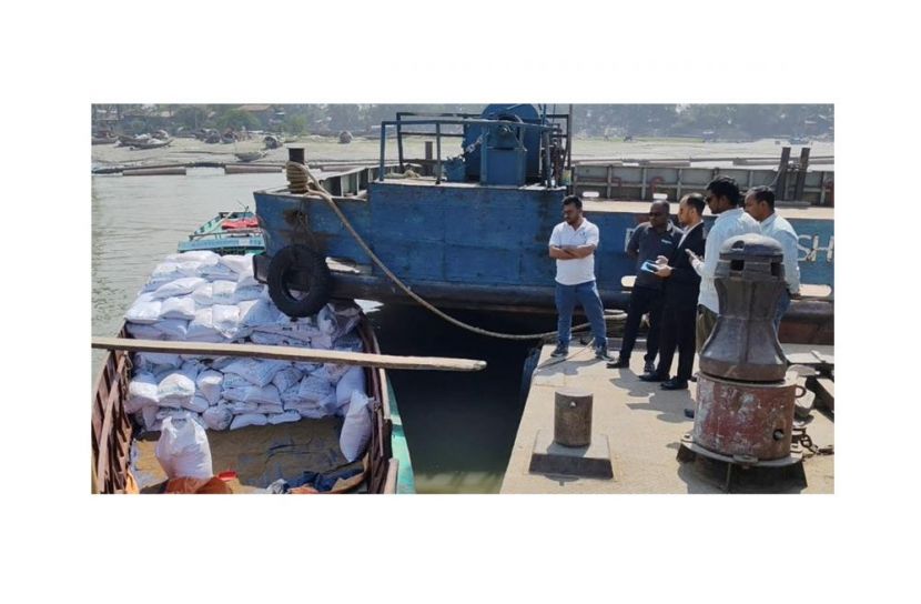 লক্ষ্মীপুরে অবৈধভাবে (বিএডিসি) সার পাচার কালে জরিমানা 