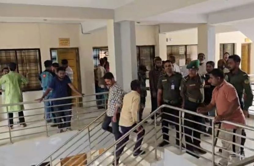 মুন্সীগঞ্জ টেন্ডার জমা নিয়ে বিএনপি'র দু'পক্ষের সংঘর্ষ