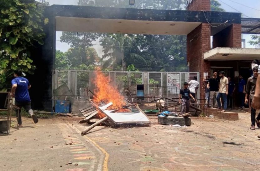 ডুয়েটে ভিসি ইস্যুতে রণক্ষেত্র, আহত ১৫