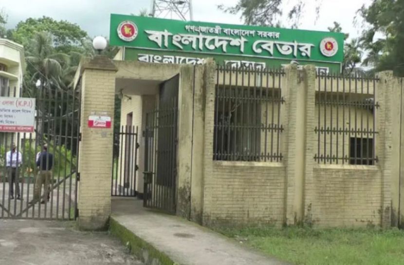 অবশেষে বাংলাদেশ বেতারের ‘ড্রেস কোড’ নির্দেশনা বাতিল