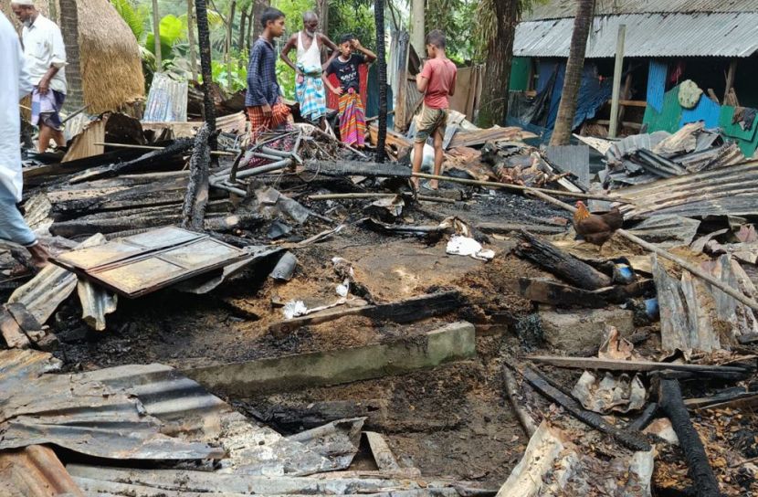 নষ্ট মিটারের শর্ট সার্কিটে পুড়ল বসতঘরসহ ৪ গরু, পল্লী বিদ্যুতের বিরুদ্ধে অবহেলার অভিযোগ