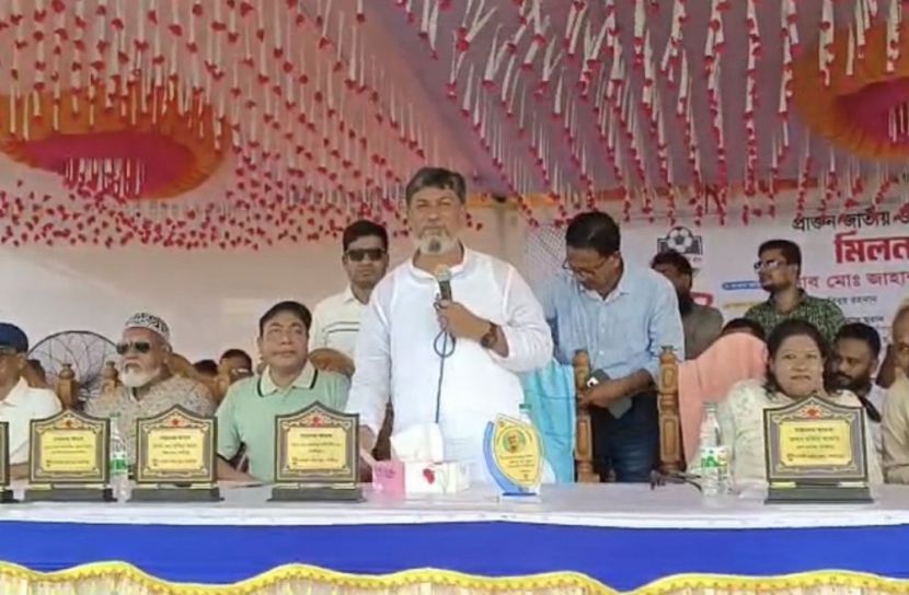 মাদারীপুরে প্রীতি ফুটবল ম্যাচে 'নারায়ণগঞ্জ সোনালী অতীত' ক্লাবের জয়