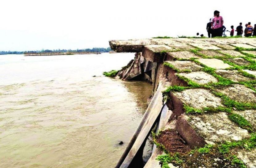 তিস্তা সেতু রক্ষা বাঁধে ভয়াবহ ধস, বন্যার শঙ্কা