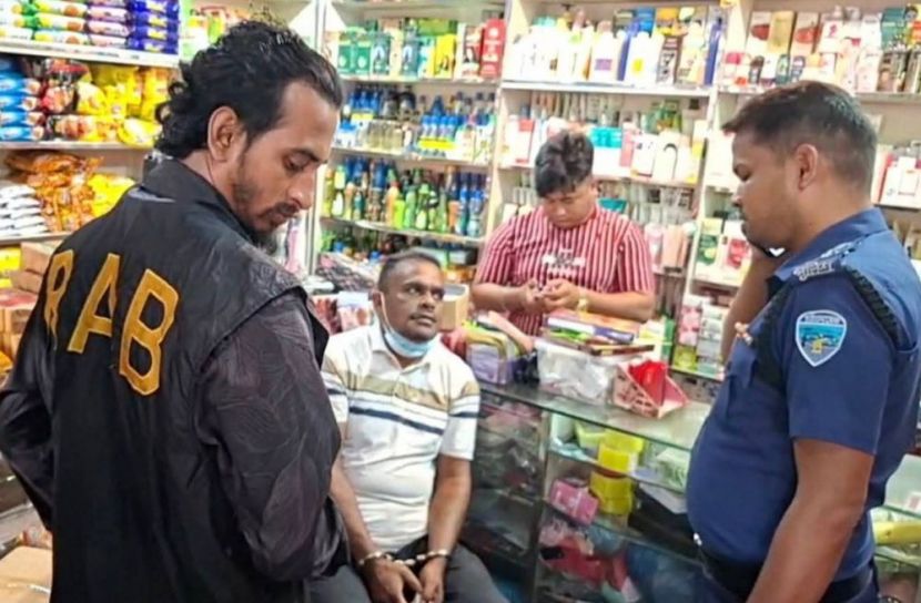 নোয়াখালীতে ভুয়া র‍্যাব গ্রেফতার 