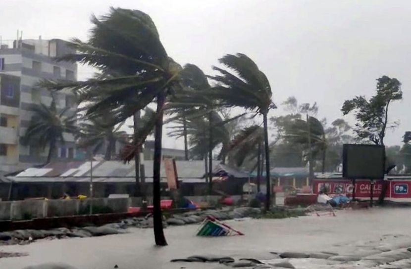 ৬০ কিমি বেগে ঝড়ের আশঙ্কা, ১২ জেলায় আবহাওয়া সতর্কতা