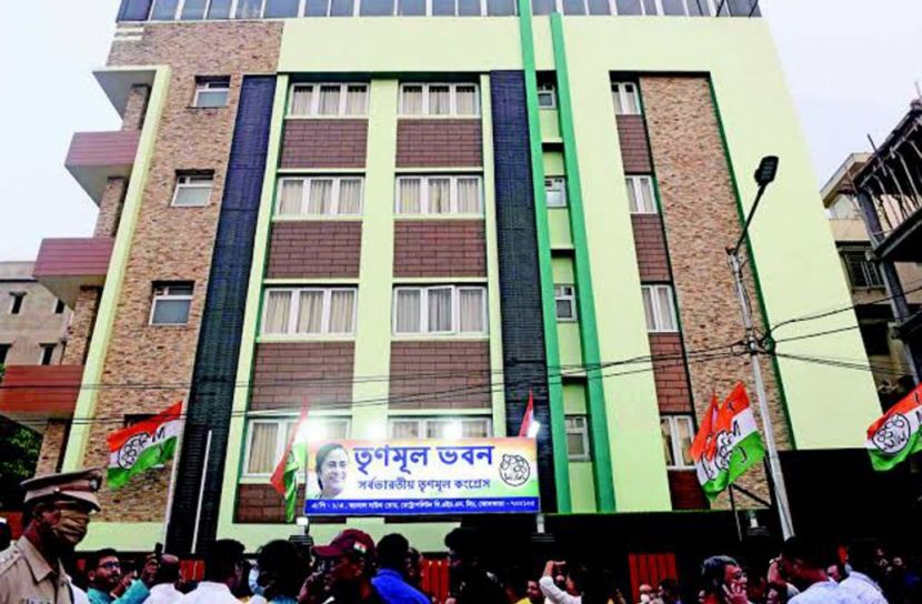 তৃণমূলের পার্টিঅফিস দখল ঋতব্রতপন্থীদের