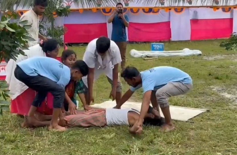 শিবচরে ‘পদ্মা পাড়ের জীবন যুদ্ধ’ শীর্ষক মহড়া অনুষ্ঠিত 
