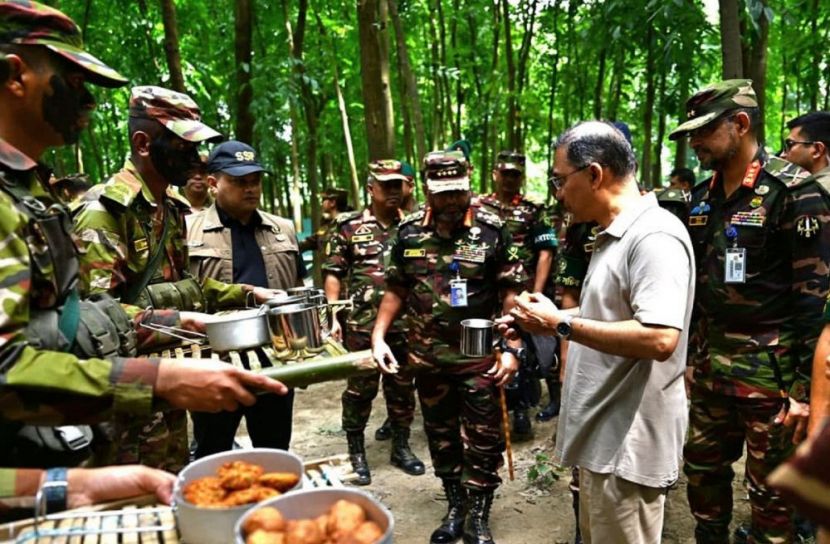 সেনাবাহিনীর গ্রীষ্মকালীন মহড়া পরিদর্শনে প্রধানমন্ত্রী