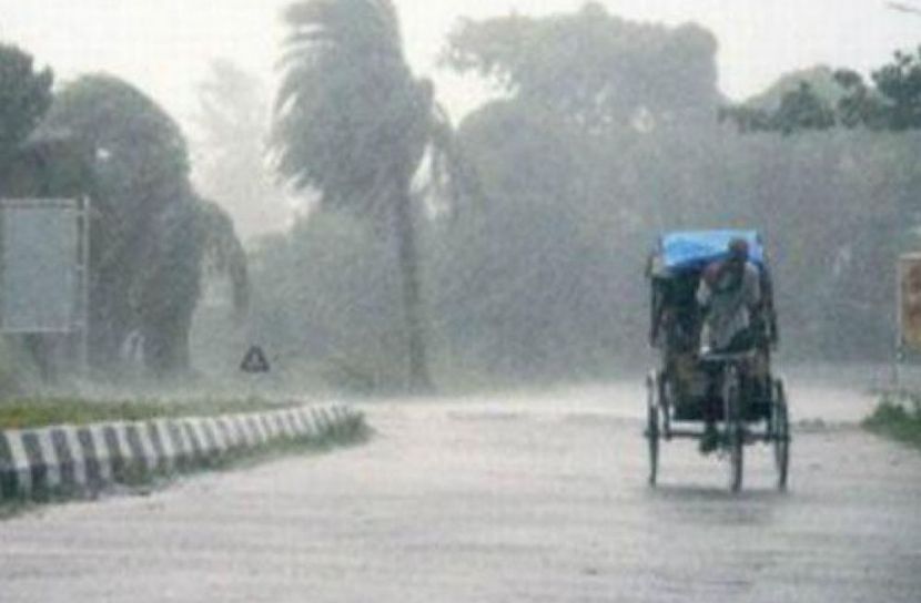সমুদ্র বন্দরে ৩ নম্বর সতর্ক সংকেত 