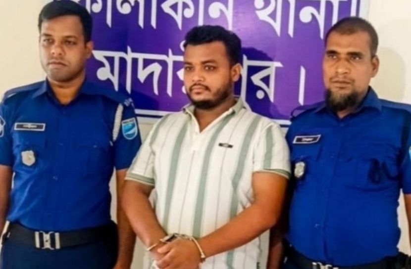 মাদারীপুরের শিক্ষক হত্যা চেষ্টা মামলার আসামী গ্রেফতার 