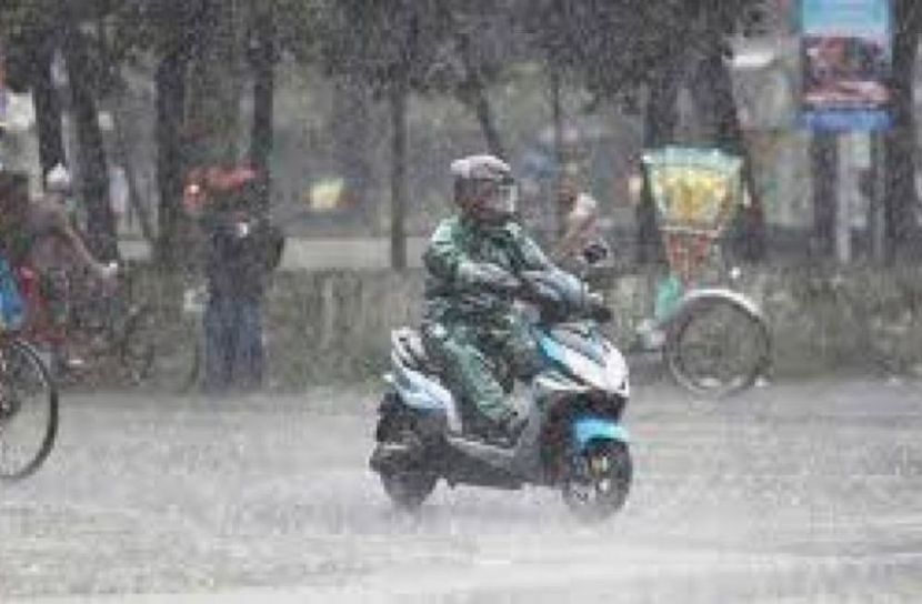 বিভিন্ন অঞ্চলে বৃষ্টির আভাস, পাহাড়ি এলাকায় ভূমিধসের শঙ্কা