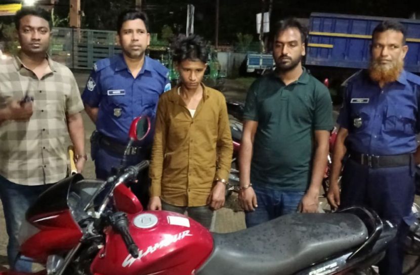 নোয়াখালীতে মোটরসাইকেল উদ্ধার, আটক দুই চোর 