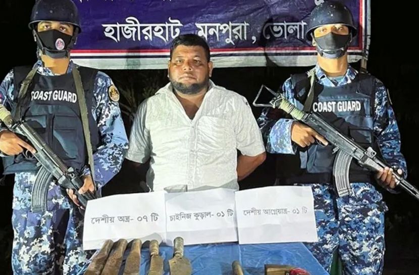 ভোলায় স্বপন বাহিনীর প্রধান আটক, অস্ত্র উদ্ধার