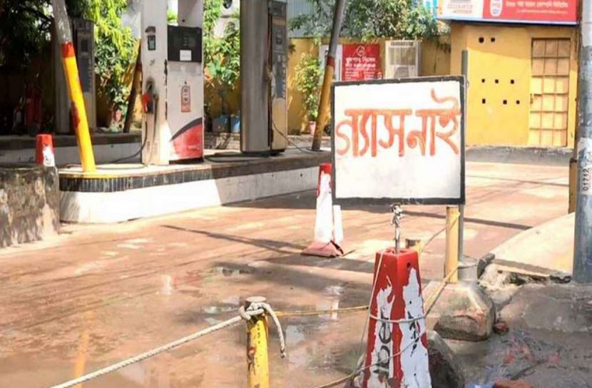 ঢাকায় গ্যাস সংকট সিএনজি ফিলিং স্টেশনে