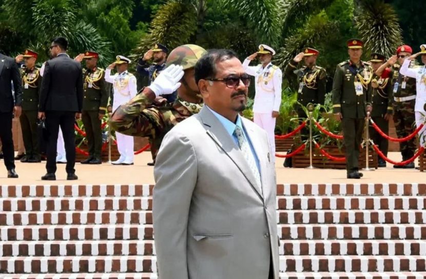 সাভারে জাতীয় স্মৃতিসৌধে ভারপ্রাপ্ত রাষ্ট্রপতির শ্রদ্ধা নিবেদন