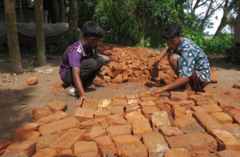 মাদারীপুরে মৃত্যুফাঁদ খ্যাত সড়কের প্রাথমিক কাজ শুরু