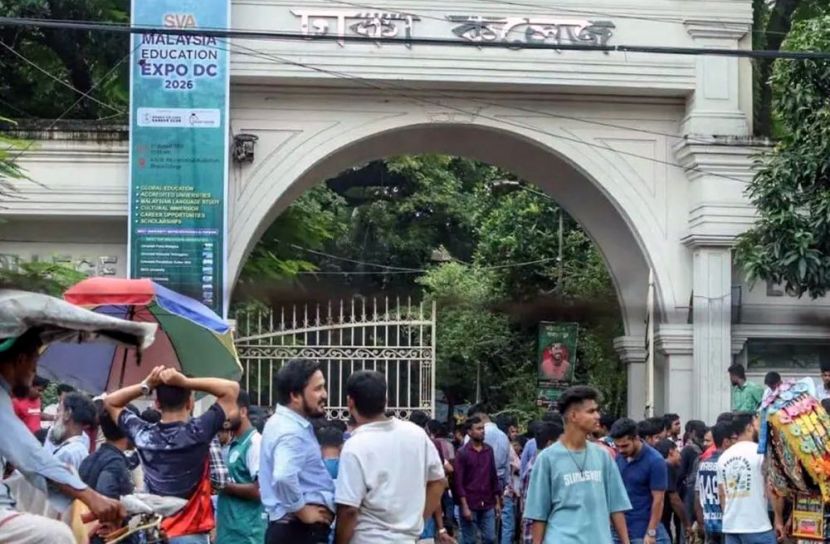 ঢাকা কলেজে শিবির-ছাত্রদল সংঘর্ষ