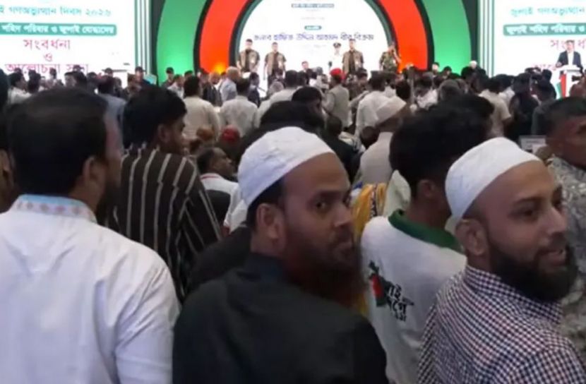 জুলাই শহীদদের ডকুমেন্টারি কেন্দ্র করে রাষ্ট্রপতির সামনেই হট্টগোল