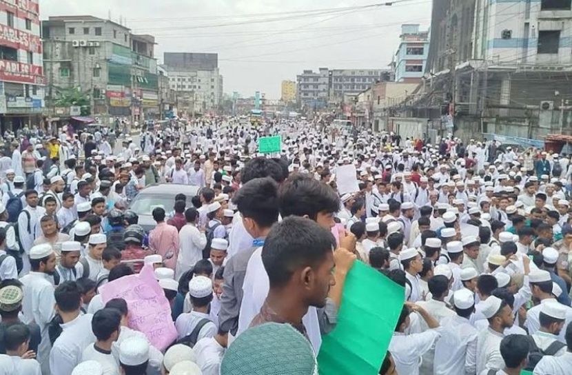 শিক্ষার্থীর মৃত্যুর প্রতিবাদে ৩ ঘণ্টা মহাসড়ক অবরোধ