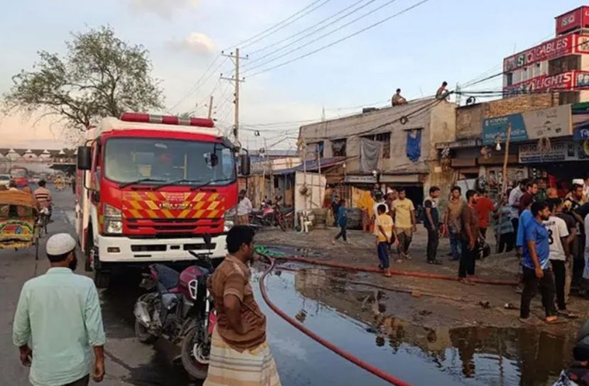নারায়ণগঞ্জে কেমিক্যাল গোডাউনে আগুন