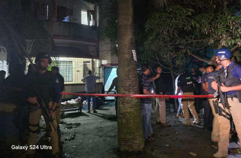 সাভারে পাঁচ হাতবোমাসহ যুবক গ্রেপ্তার