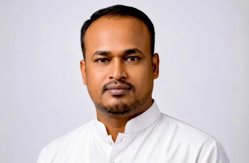 গুলি করে গাড়ি থামিয়ে স্বেচ্ছাসেবক দল নেতাকে কুপিয়ে জখম